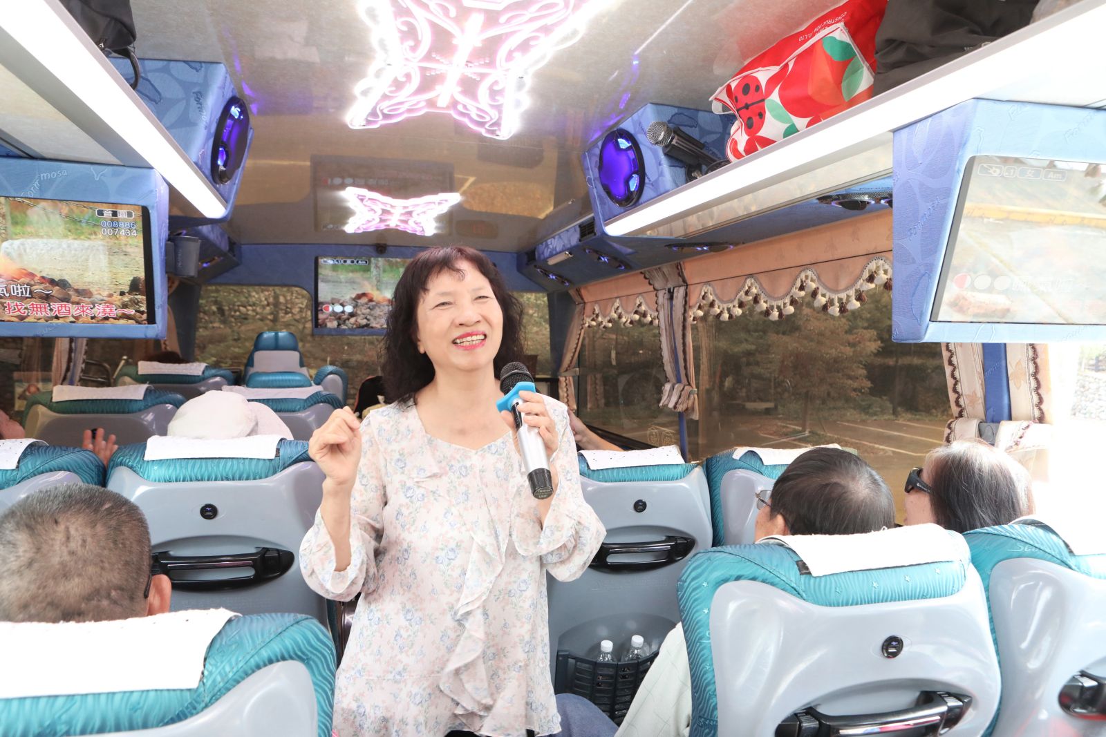 視障者，李碧珠(63歲)
