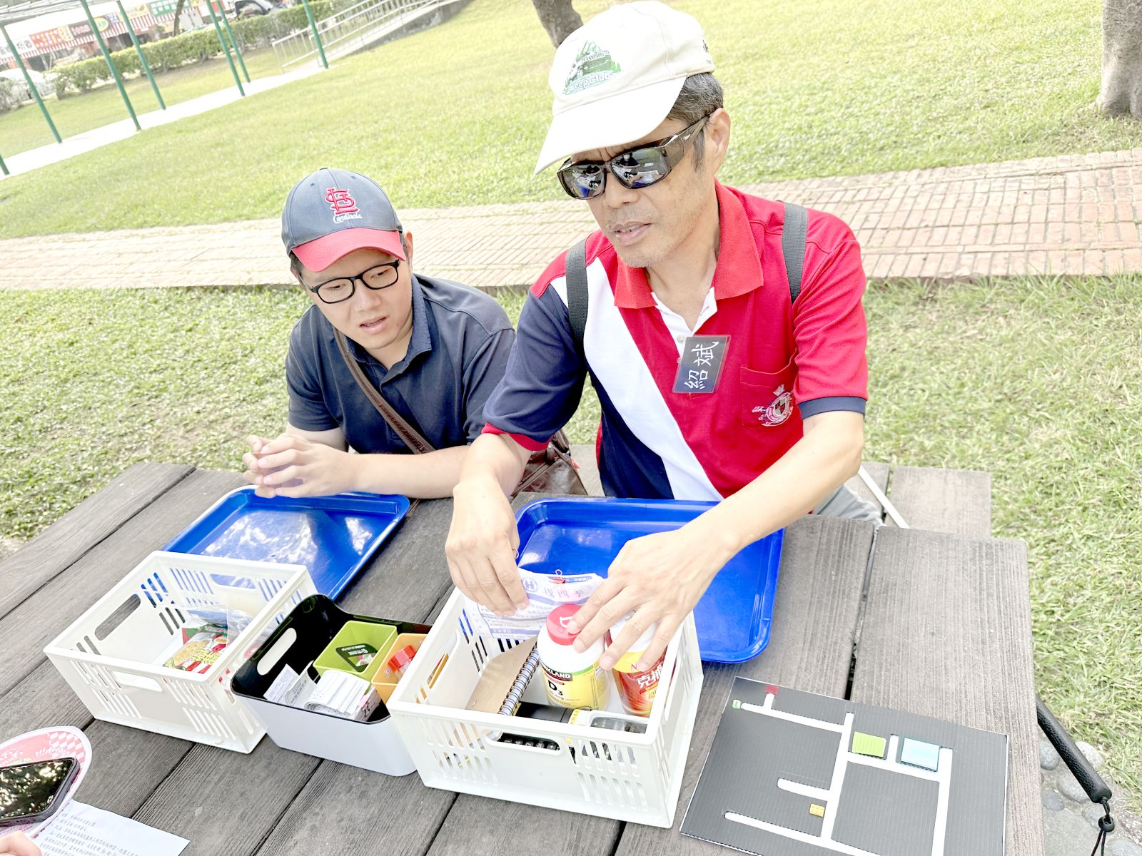 透過組隊闖關活動，回顧三天所學的生活自理課程，也讓學員們之間更加緊密。