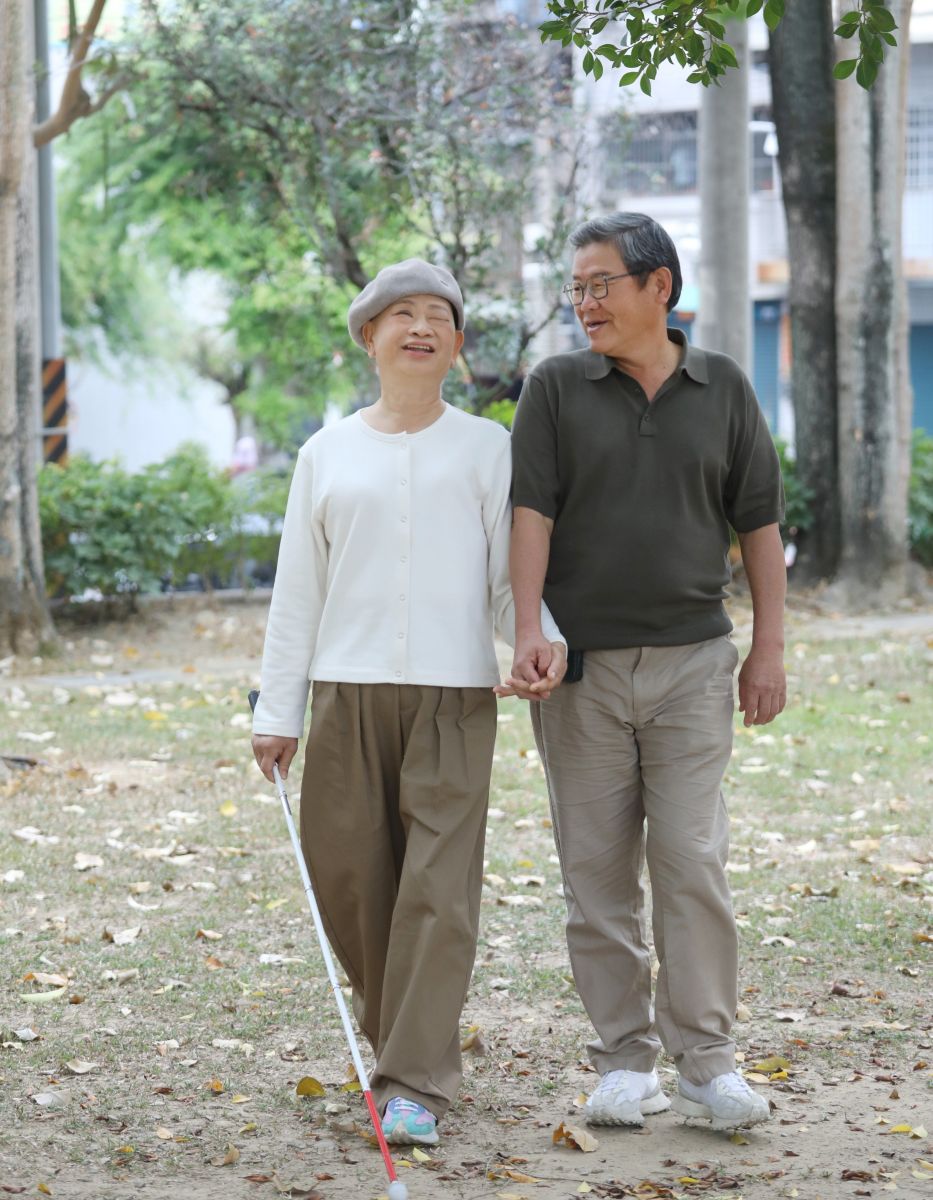 在秀滿姐失去視力、不用手機後，林大哥傳給她的內心話，成了一封封寄到樹洞的深情信箋。