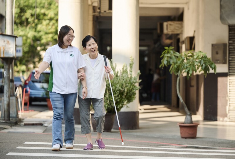 林玉霞，84歲，麻疹，雙眼全盲