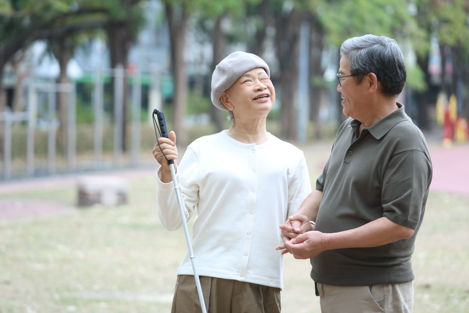 夫妻倆鶼鰈情深，攜手走過40年晴雨。