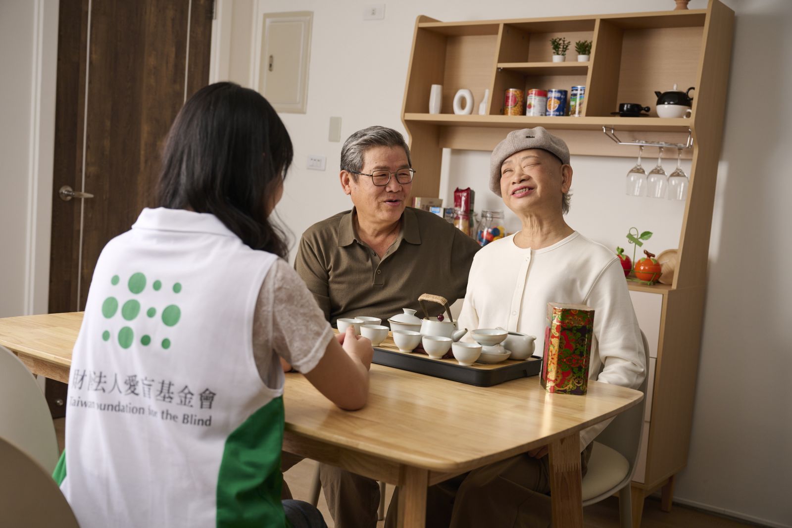 透過愛盲社工服務與重建課程，秀滿姐的人生下半場，仍然閃閃發光。